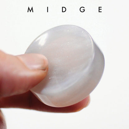 Bowlerite Worry Stone - Midge (white)