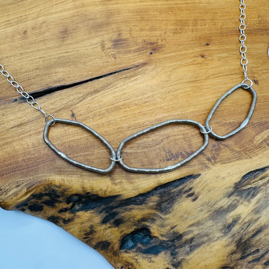 Bass String Three Oval Necklace